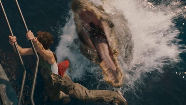 Le premier trailer de Jurassic World Renaissance montre Scarlett Johansson qui shoot un ptérosaure au pied et un spinosaurus au flingue