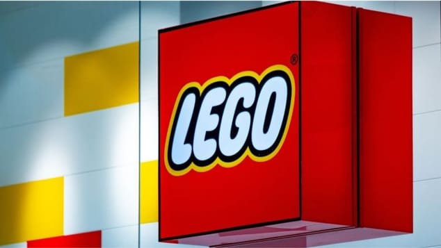 LEGO prépare un set PlayStation 1 avec un cadeau Astro Bot offert à l’achat